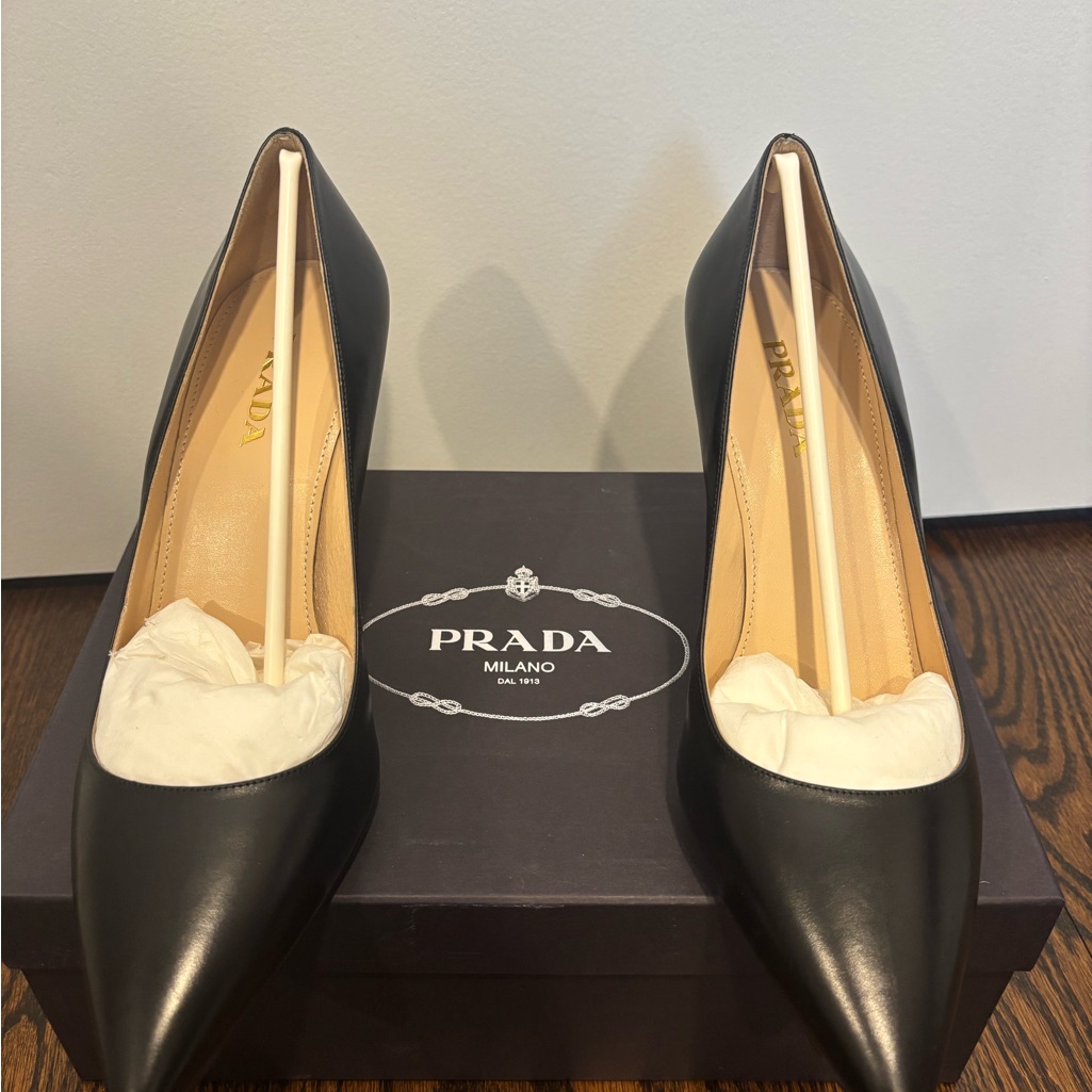 Never Worn Prada Black Leather Pointed Toe Heels - Size 40.5 - New In Box